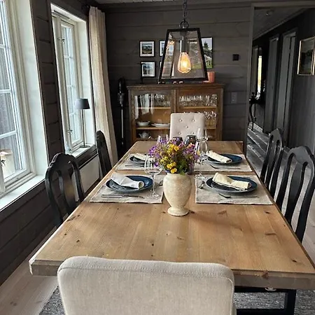 Hytte Med Panoramautsikt Over Fjellet بيت للعطل نيسبين