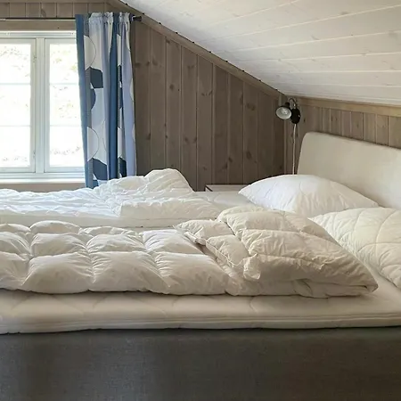 With Panoramic Views Over The Mountains *